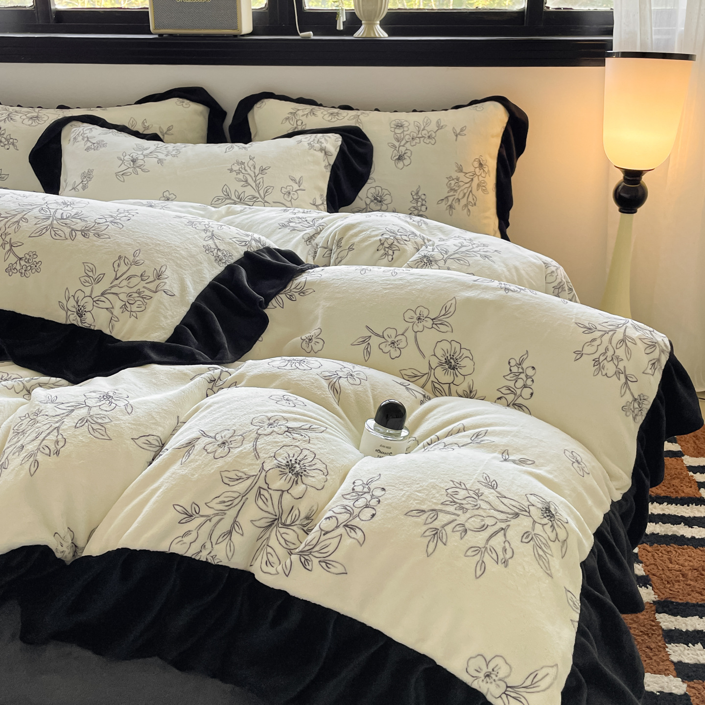 Set di quattro pezzi in stile vintage nordico francese boho color latte, copripiumino invernale in pizzo color corallo e velluto, biancheria da letto Nantong, lenzuolo in flanella 4_voghion.com