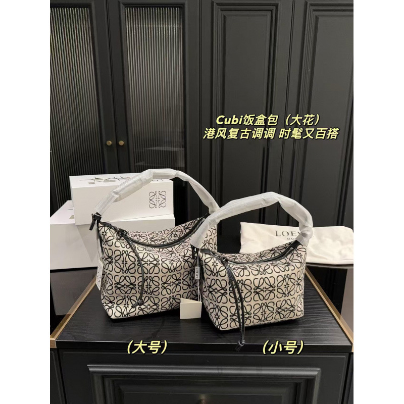검정색과 흰색 트럼펫