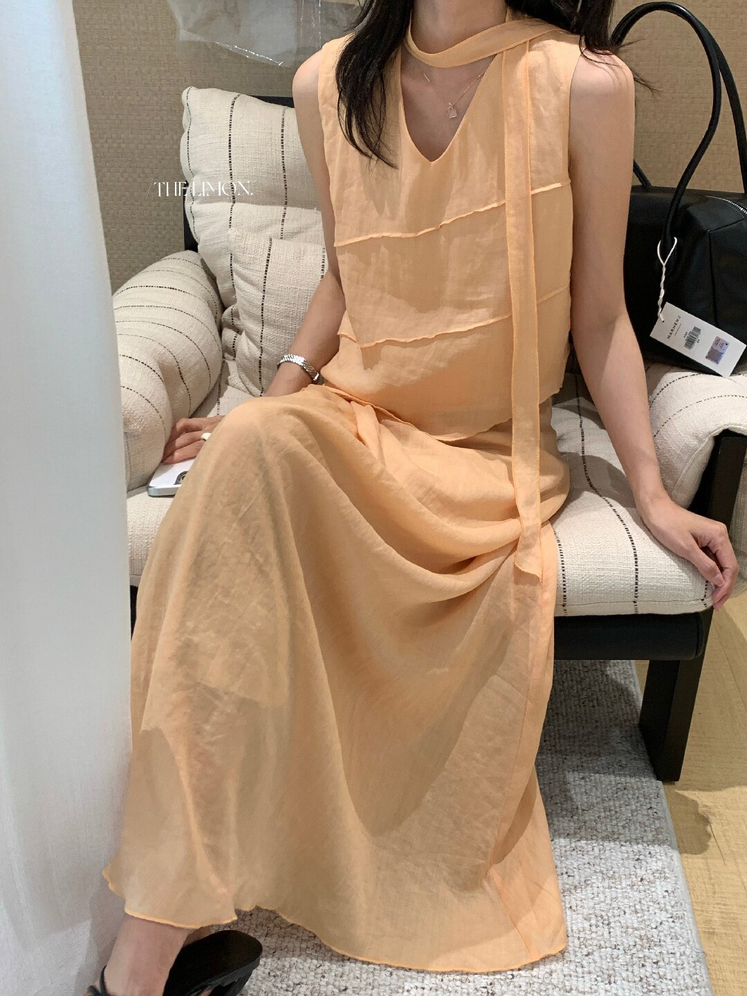 Bộ áo hai dây kết hợp chân váy midi nữ tính chất tơ tằm phong cách Hàn Quốc — màu cam, màu mơ chi tiết 36
