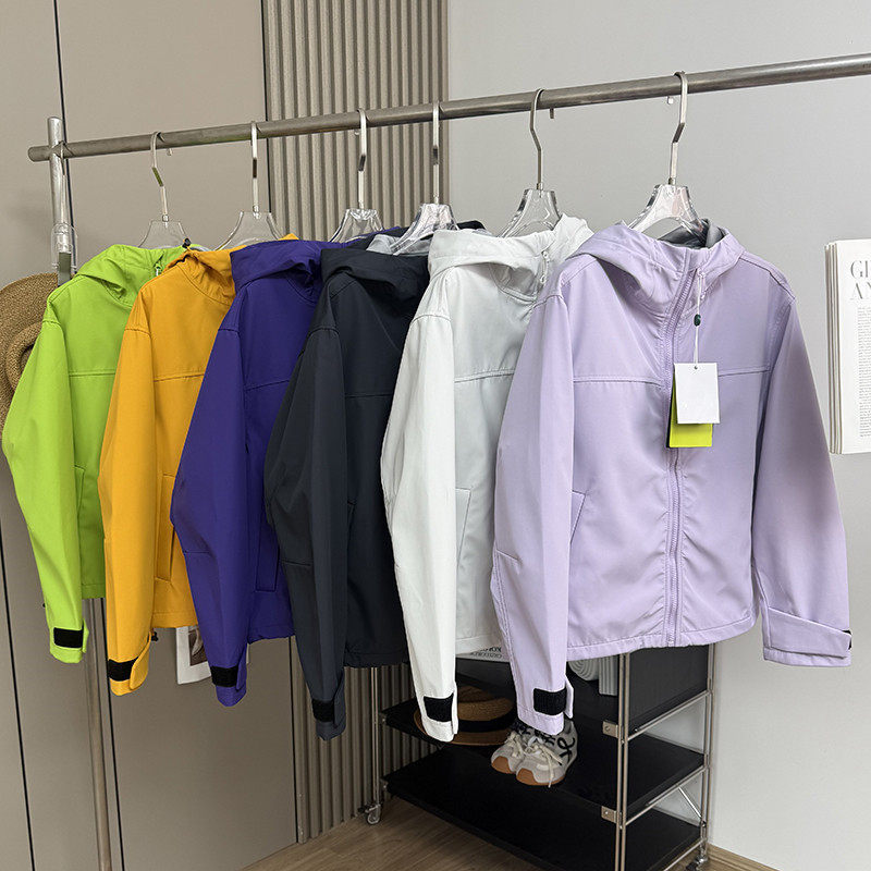 Outdoor Fabric with Triple Protection! Dopamine-Colored Lightweight Windproof and Waterproof Hooded Softshell Jacket for Mountaineering in Spring