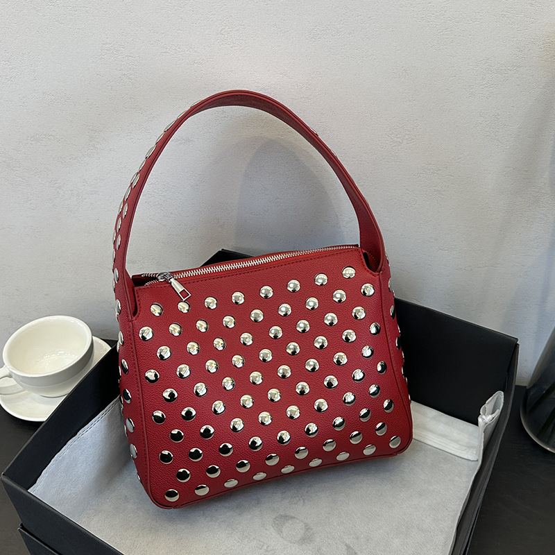 Borsa a tracolla Cross-Border New Rivet, stile europeo e americano, Hot Girl Underarm Punk Trendy Street Style da donna._voghion.com