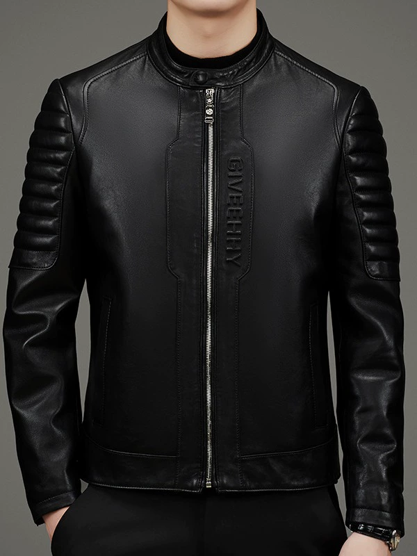 Short demi-season down jacket for leisure