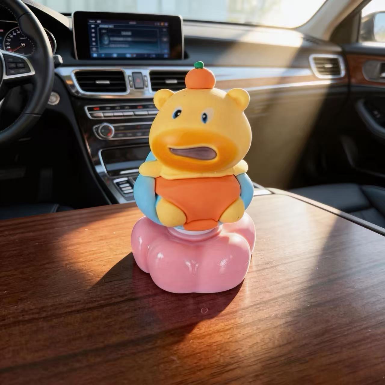 Capybara Lulu Plush Toy Car and Office Desk Rotating Ornament, Cute Hand-Held Figurine, Quirky Desktop Decoration