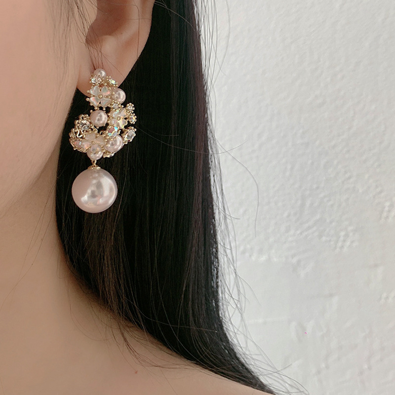Retro Shell Flower Half Circle Pearl Earrings display picture 1