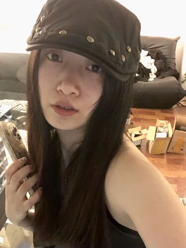 South Korean niche spike forward caps for women, Japanese retro Y2K spicy girls, backwards artist berets, bucket hats