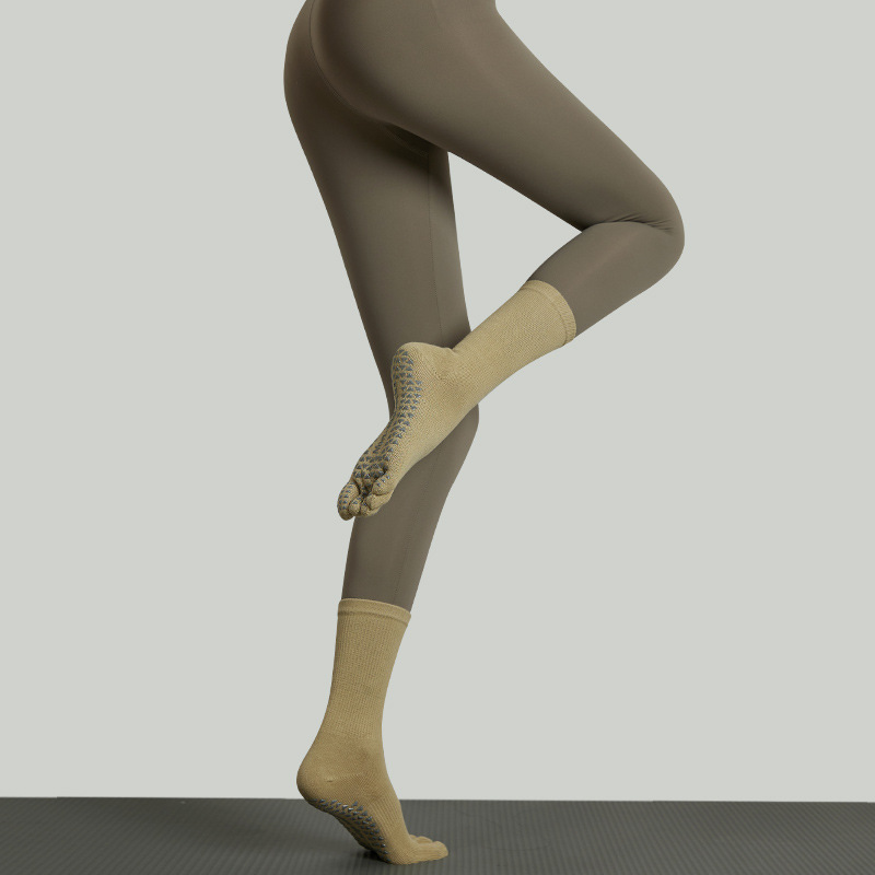 Calcetines de yoga de cinco dedos, estilo delgado de verano, calcetines profesionales antideslizantes de cinco dedos para mujer, calcetines deportivos específicos para Pilates, calcetines de fitness con punta dividida.
