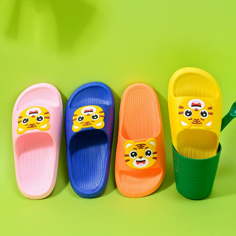Симпатичные мультфильм Little Tiger Детские крутые тапочки в детях, носящие модные износостойкие общежития в помещении мягкое дно