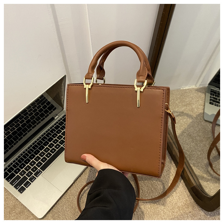 Alta textura moda simple hilo de coser bolsa personalizada bolso de las mujeres 2023 invierno nuevo todo-fósforo crossbody bolso de hombro