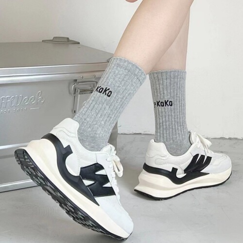 Four Seasons Autumn/Winter Style Long Socks Shark Pants All-match Socks Casual Sports Mid-length Socks Trendy Couple's Lettered Long Socks