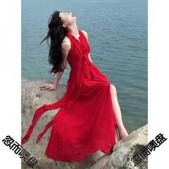 2025长裙连衣裙子女夏红色季新款感度假海边法式高级挂脖吊带爆款