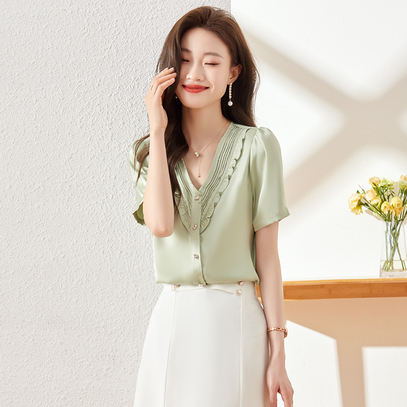 Green Fresh Short-sleeved Shirt Women's Summer Niche Design Shirt Fashionable V-neck Lace Elegant Slim-fit Top