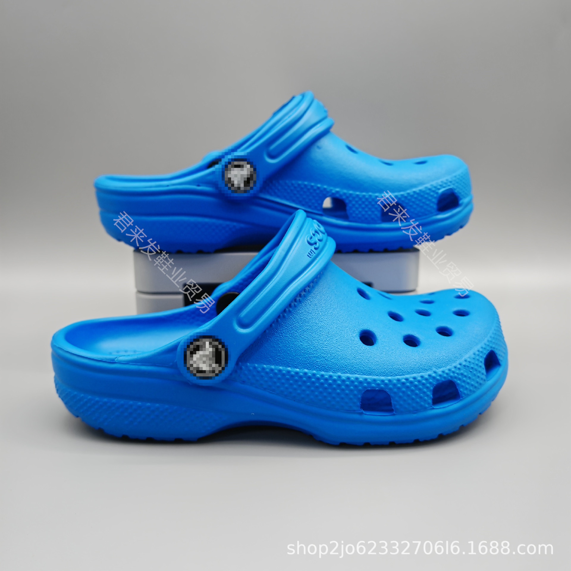 Fábrica de venta directa de zapatos de hueco de niños y niñas, zapatos de verano respirables antideslizantes zapatillas de playa ligeras al por mayor