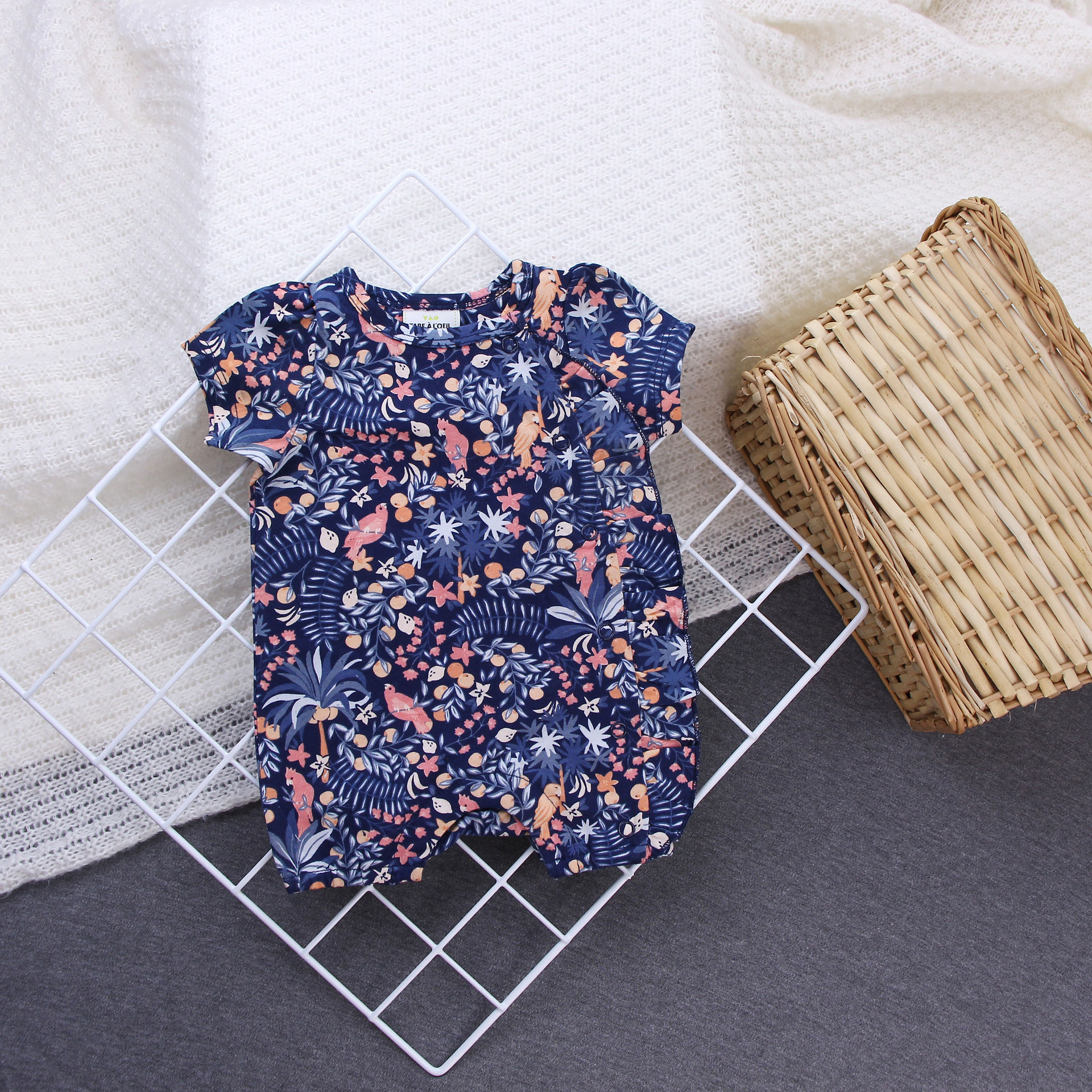 2025 bebés de manga corta ropa de escalada de ángulo plano ropa de primavera transfronteriza europea y americana camiseta de algodón transpirable estilo europeo y americano