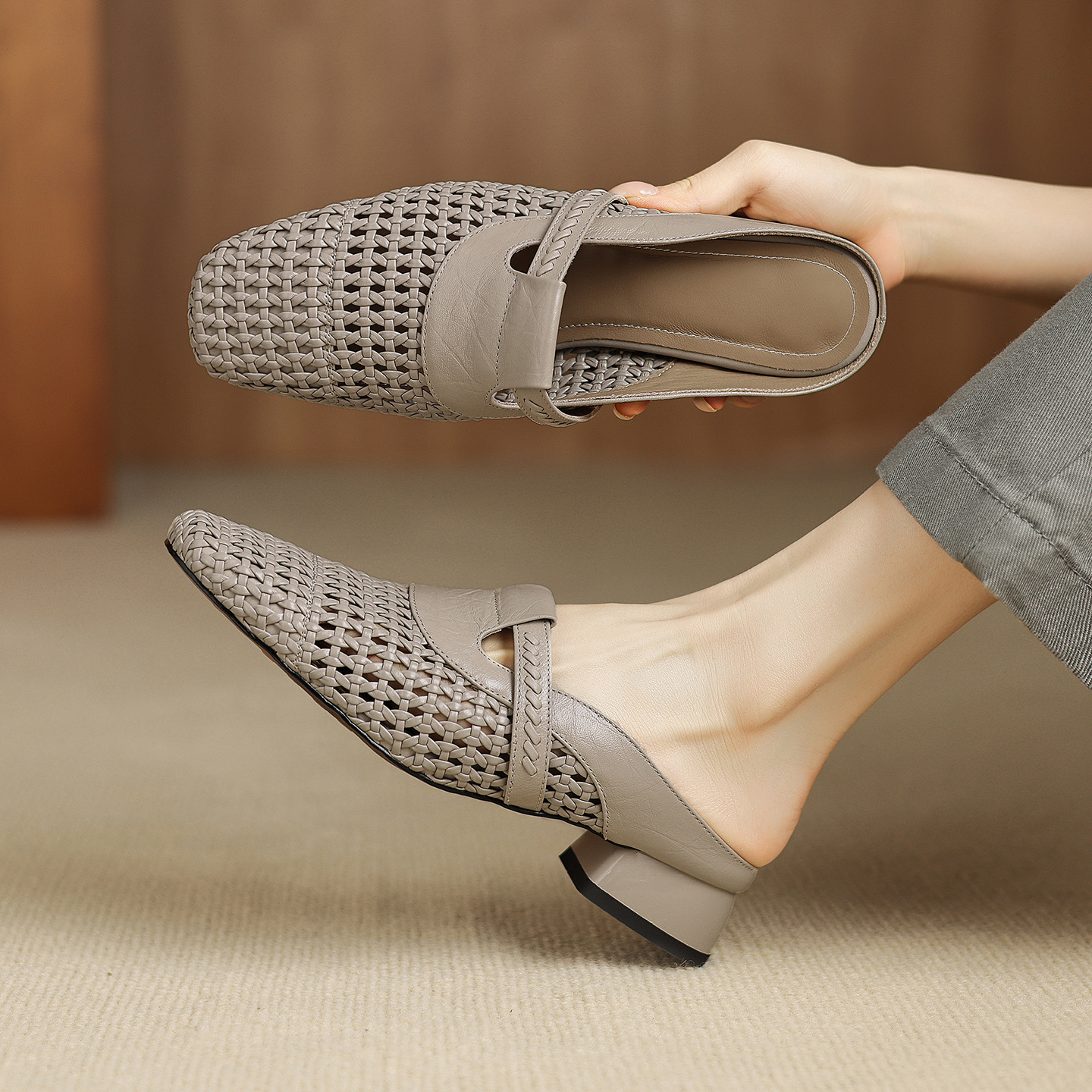Dép sandal nữ quai chữ V đan dệt, gót thấp 3 cm, phong cách vintage — đen