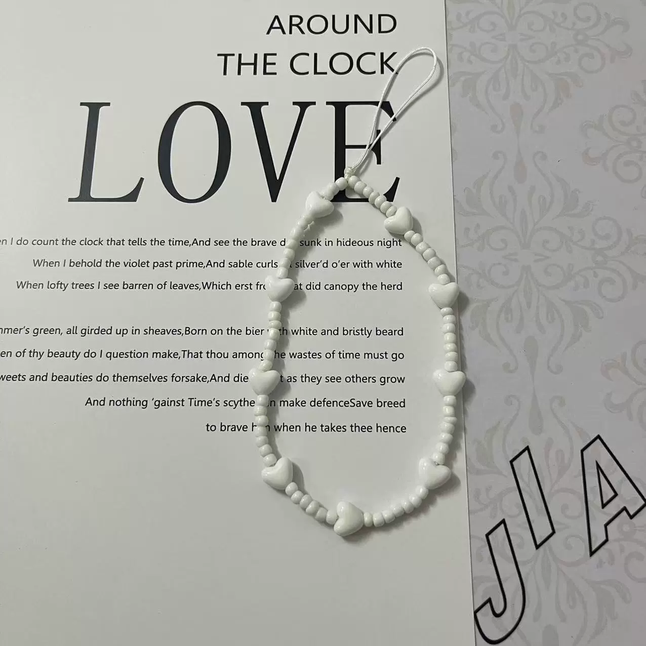 White bracelet, compatible universal chain, phone case, camera, simple and elegant design