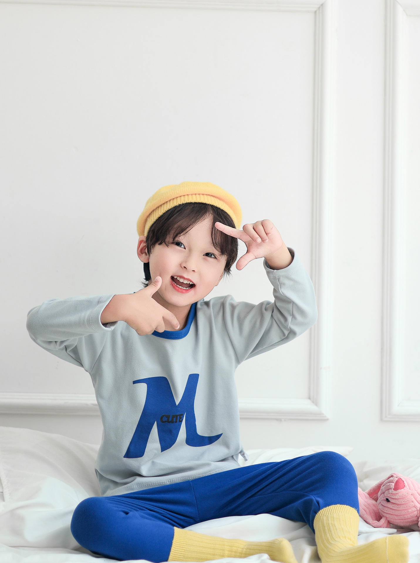 Nuevo conjunto de pijamas de niñas 2025 nuevo primavera y otoño ropa infantil de niñas de otoño ropa doméstica dos piezas