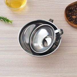 烘焙量勺量杯;酒漏、油漏;食物研磨器