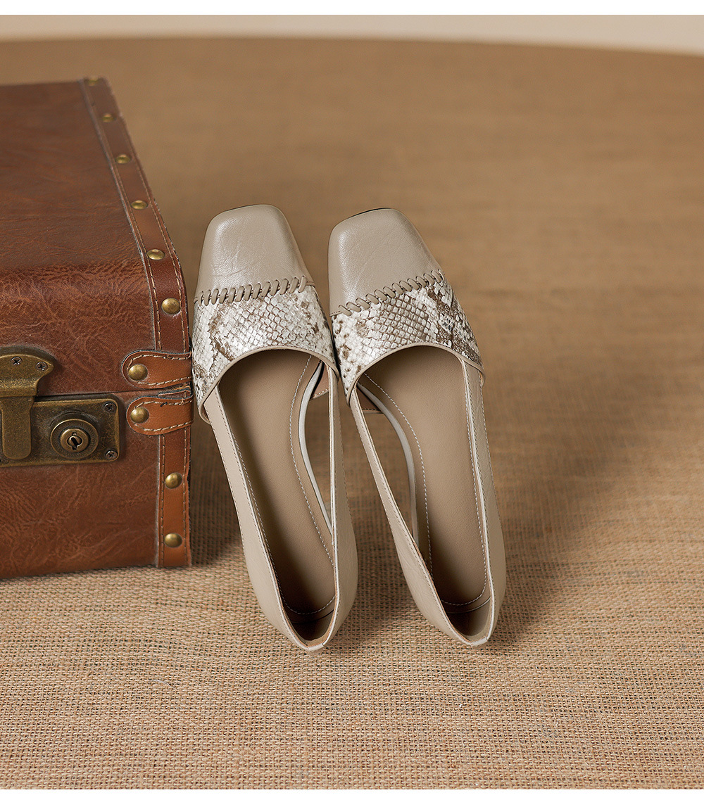 Sandal nữ mũi vuông gót thấp 3 cm da cừu phối màu họa tiết rỗng — đen chi tiết 22