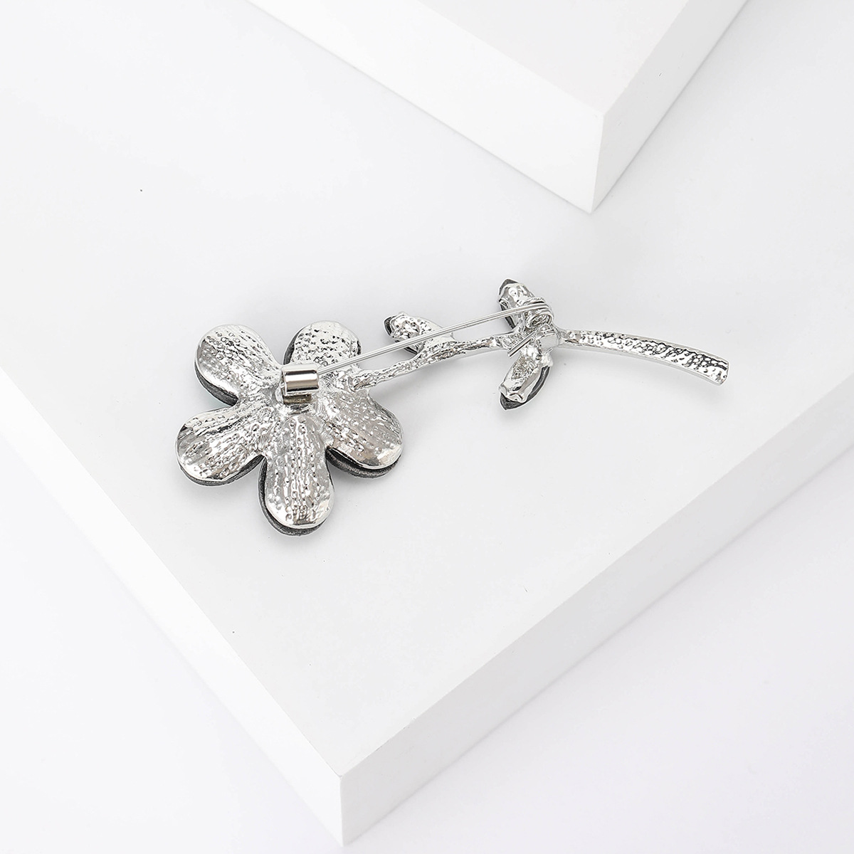 Inlay Design Retro Style Retro Pin Flower Alloy Inlay Shell Women's Brooches