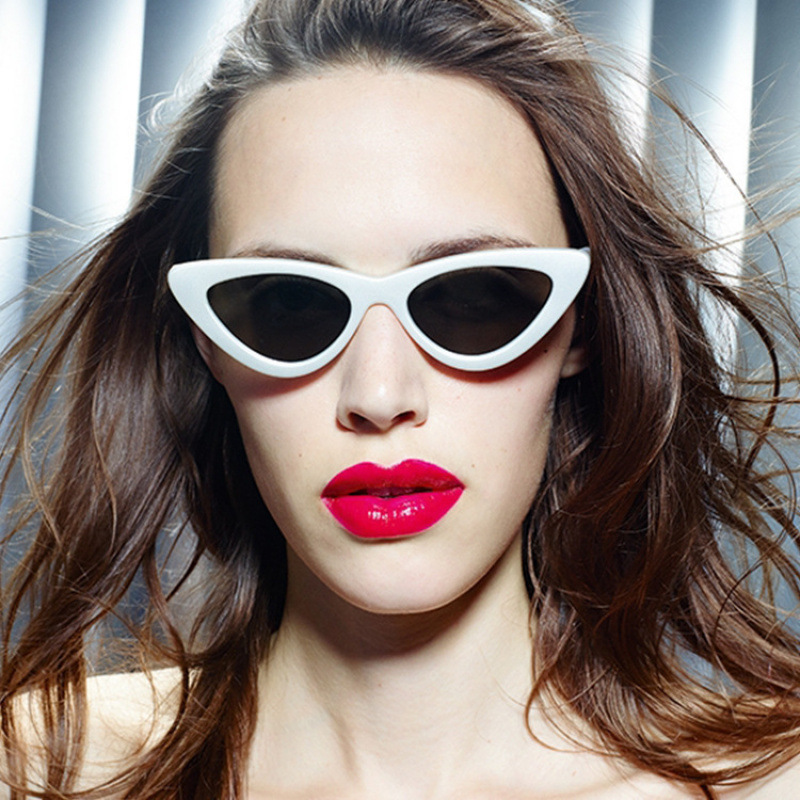 Europa y Estados Unidos transfronterizos gafas de sol de ojo de gato de moda fotográfica simple con gafas de sol de marco pequeño gafas triangulares 9788