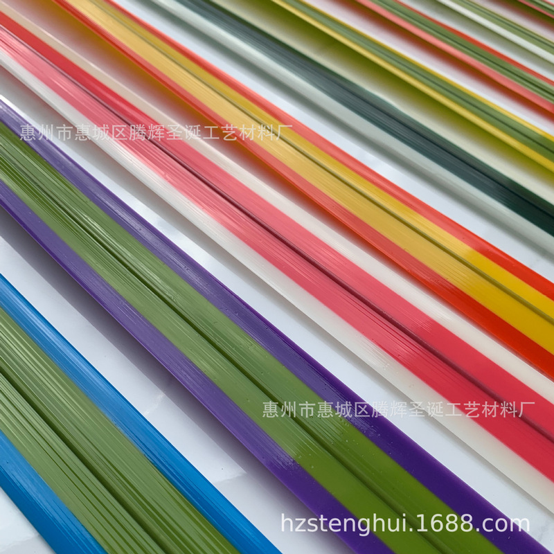 Artificial palm leaf gladiolus leaf handmade straw woven plastic animal craft stall best selling straw grasshopper material