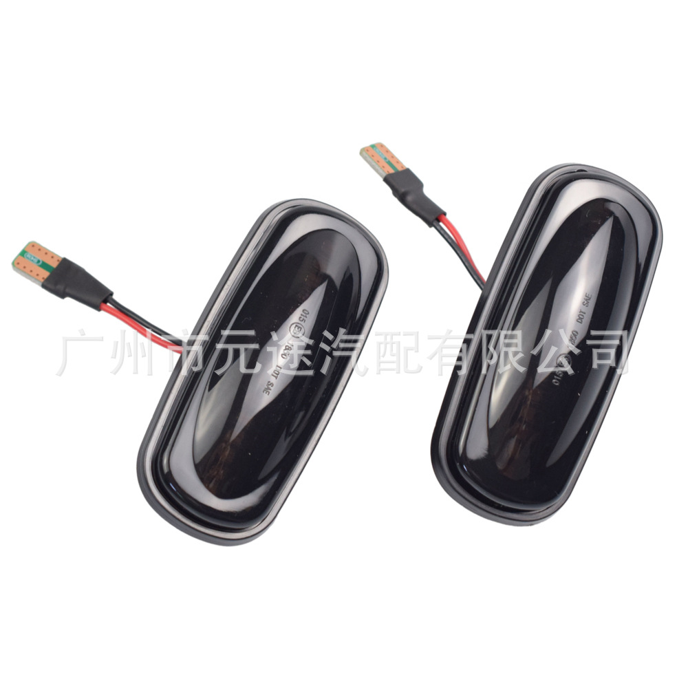 Suitable for Land Rover Defender/Discovery/Freelander Car Fender Side Emblem Turn Signal Dynamic Sequential Side Light