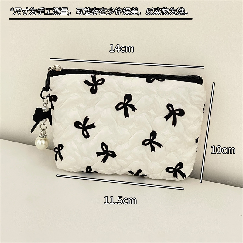 Nueva bolsa de almacenamiento de dormitorio de estudiantes de nicho de arco de maquillaje portátil de gran capacidad para salir a lavar