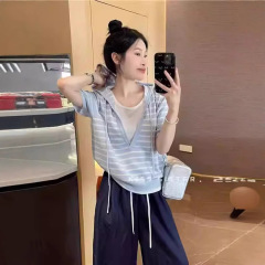2025 夏デザイン偽ツーピースフード付き半袖アイスシルクセーター女性のルーズ痩身トップ