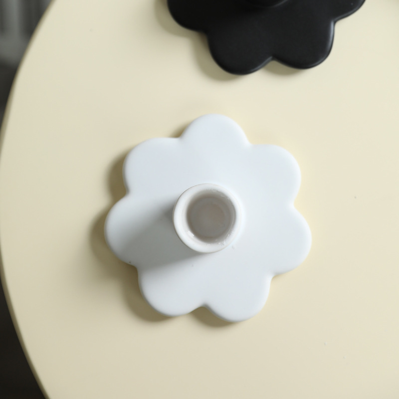 Creatividad moderna en adornos de mesa de cerámica decoración suave de escritorio artesanía creativa en blanco y negro soporte de vela