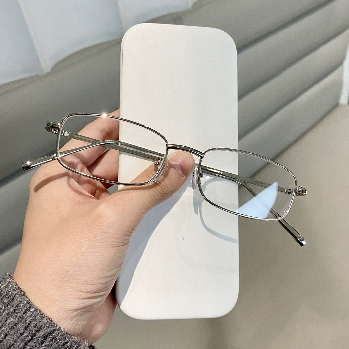 Korean version of the metal Siwen Frame Y2K glasses scales and the stylish niche scholar men and women show a small face