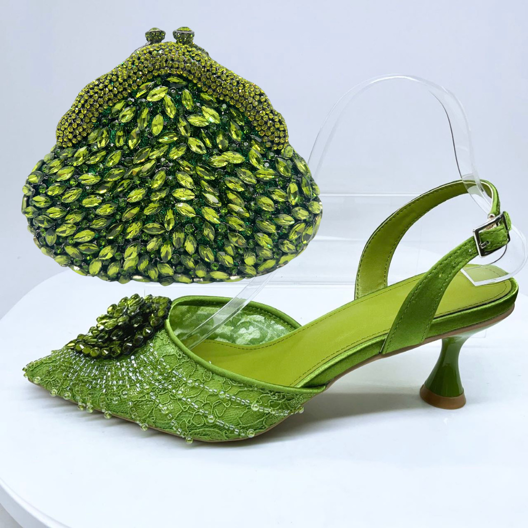 Zapatos estilo italiano para la cena sandalias de tacones finas de verano mujer diamante de punta zapatos de novia