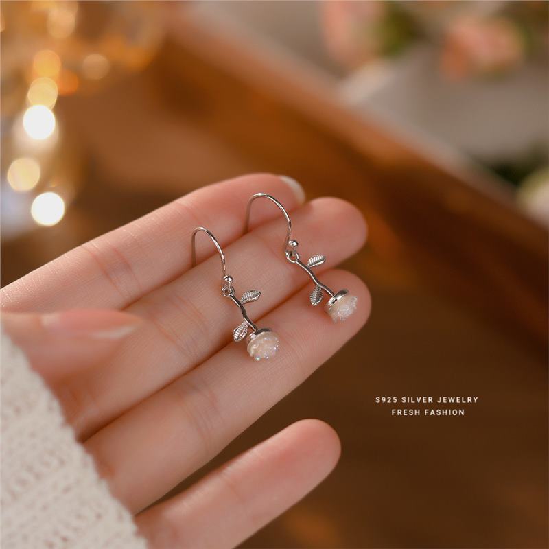 S pure silver fashionable rose for women, versatile temperament, forest style design, ins small fresh earrings_voghion.com