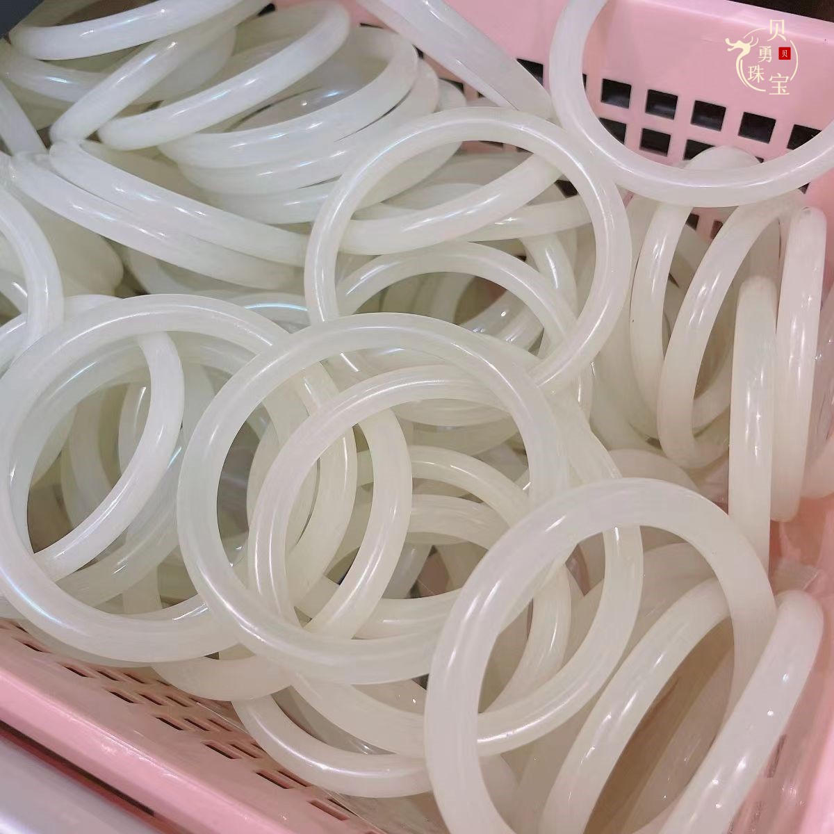 廠家批發新疆白玉叮噹玉鐲外蒙料叮噹鐲美人條細圓條手鐲子