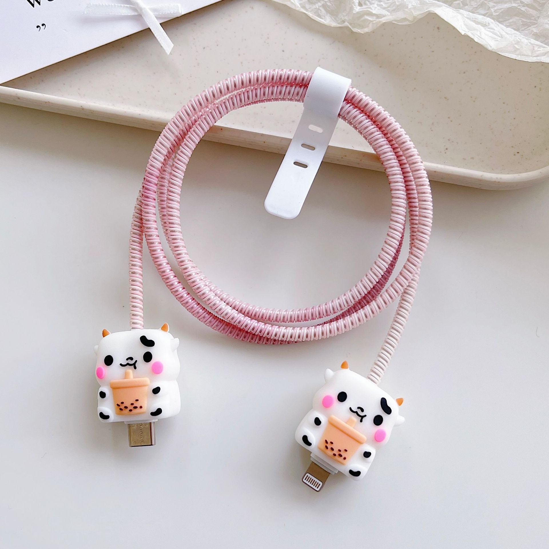 Amazon cartoon cable de datos cubierta adecuada para Apple Android cable de datos de carga rápida cuatro piezas en stock al por mayor