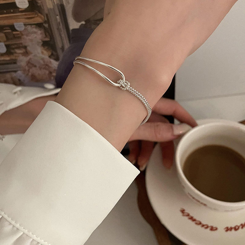 2023 New Style Simple Design Knotted Versatile Bestie Trendy Silver Bracelet Female Ins Niche Hand Jewelry