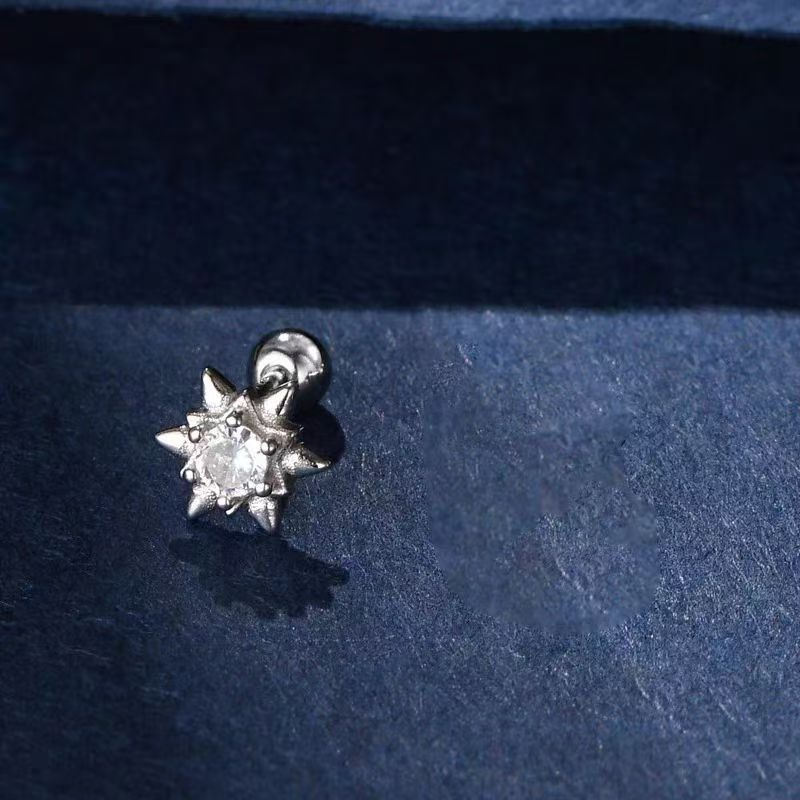 Orecchino a perno super lucido a stella a sei punte, design di nicchia, alta gamma per donne, orecchino a clip con zirconi, orecchini semplici ed eleganti per_voghion.com