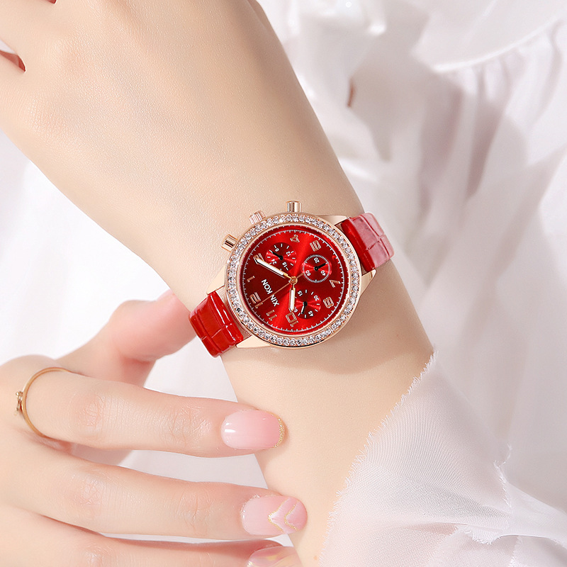 新款女生皮带手表时尚潮流石英表水钻女表防水女士腕表现货批发