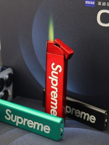 Trendy brand suprem lighter green flame creative gift for boyfriend to go straight to the ultra-thin windproof metal inflatable personality trend
