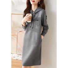 韩版纯色口袋百搭连帽连衣裙女2025秋季新款时尚气质抽绳显瘦裙子