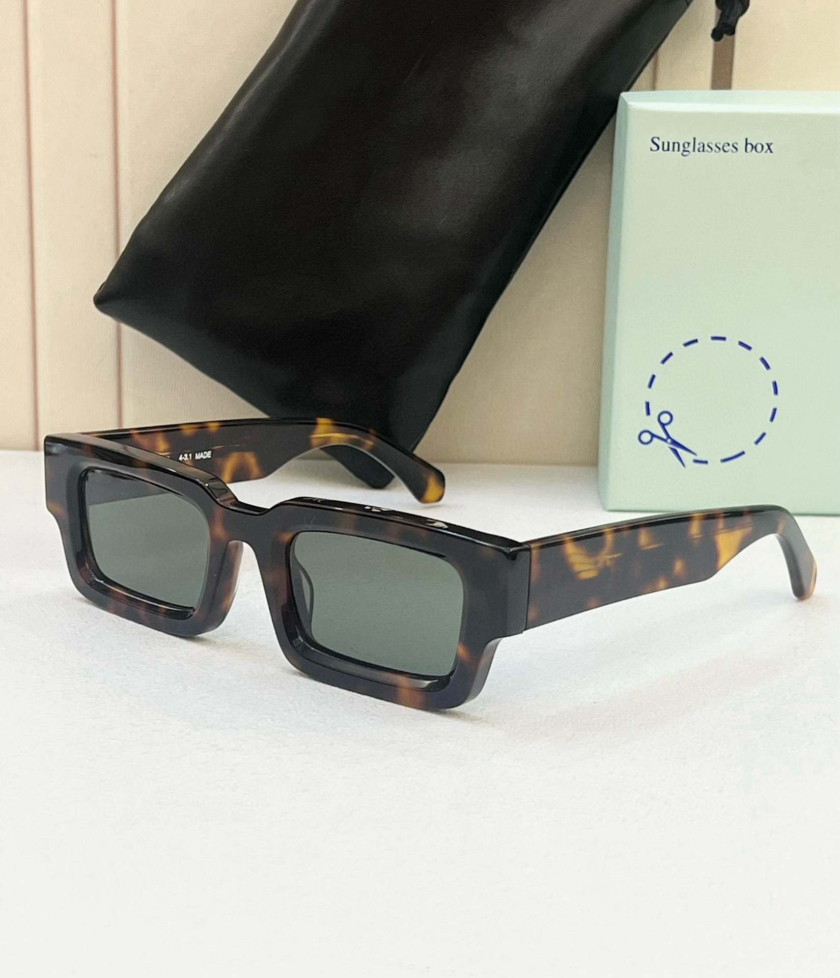 Hawksbill Framed Grey