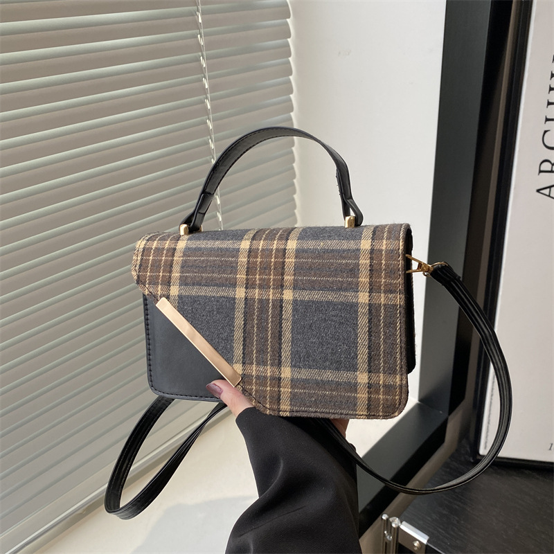 Bolso de mujer 2024 nueva moda retrógrada bolso cuadrado pequeño nicho de diseño universal bolso de hombro mochila