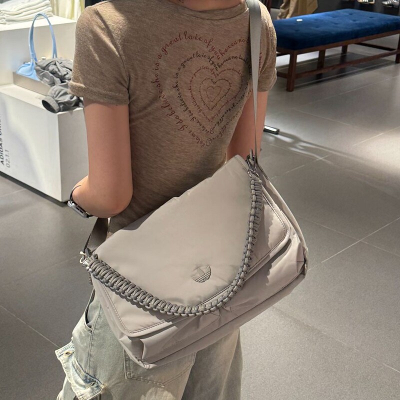 Canvas Retro Messenger Bag Large Capacity Adidas Clover Same Style Men's and Women's Sports and Leisure Shoulder Crossbody Bag