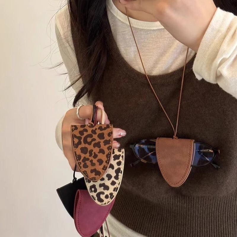Autumn and Winter Vibe Leopard Print Glasses Storage Box, Portable Versatile Snap-On Glasses Case with Lanyard, Trendy Sunglasses Matching Bag