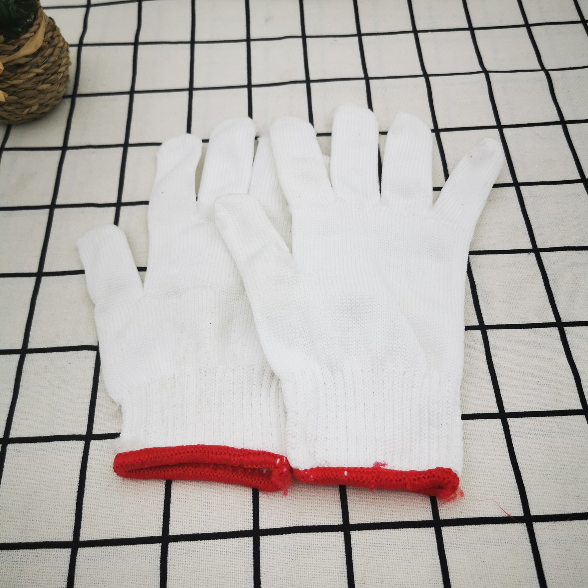 劳保手套尼龙棉纱棉线手套搬运工作厚防护手套  尼龙线手套批发