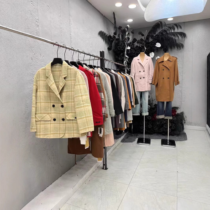 Thirteen lines of women's clothing withdrawal coat autumn and winter miscellaneous coat brand discount supply wholesale live entity take goods Thirteen lines of women's clothing withdrawal coat autumn and winter miscellaneous coat brand discount supply wholesale live entity take goods