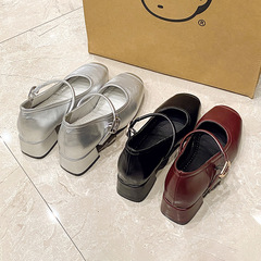 女性用シルバー浅口靴、春と秋の新しいレトロなインナー高さの小さな革靴、フェアリースタイルの柔らかい太いヒール、メリージェーンおばさん