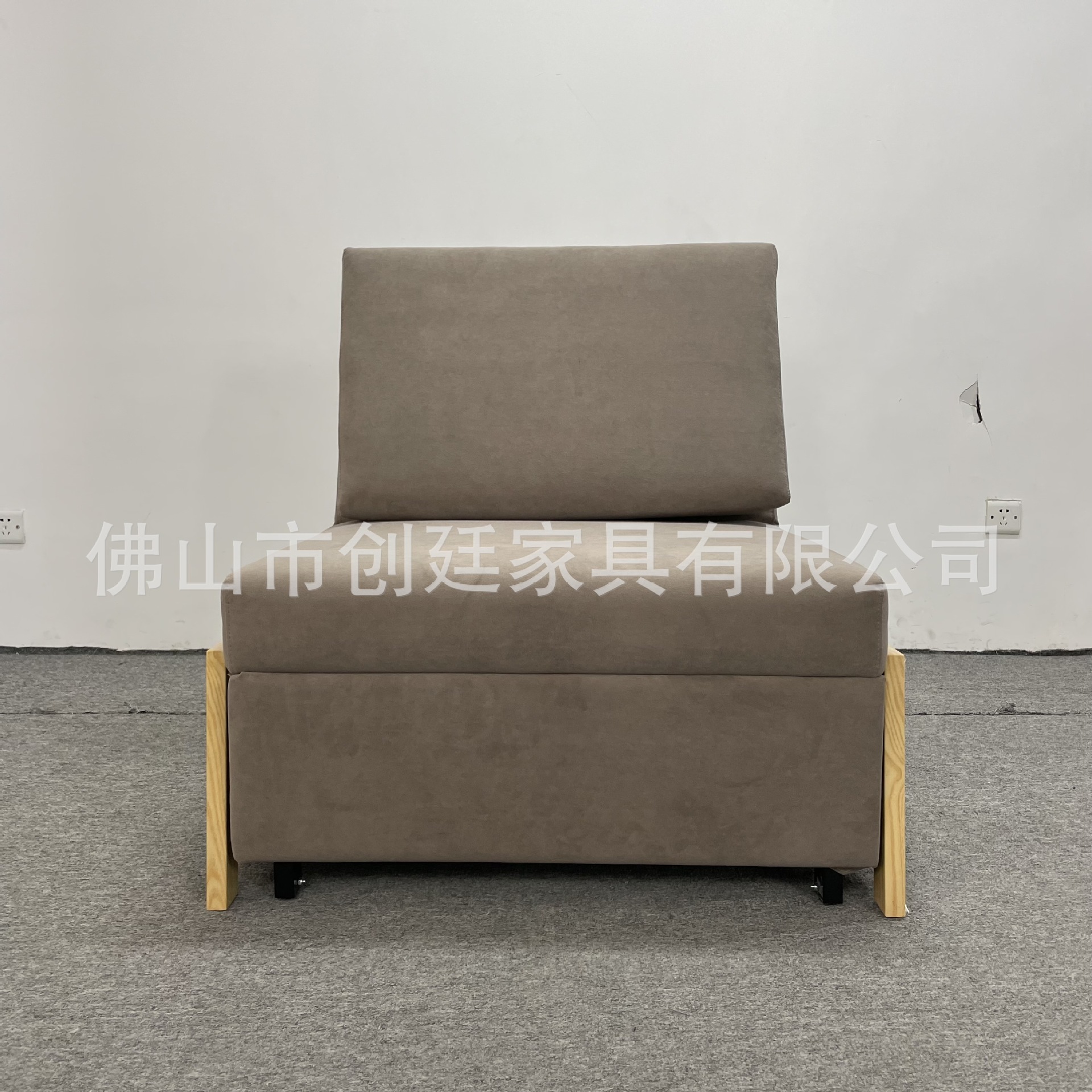 CDGZM$TOBBV~W5P6O6%I576.jpg