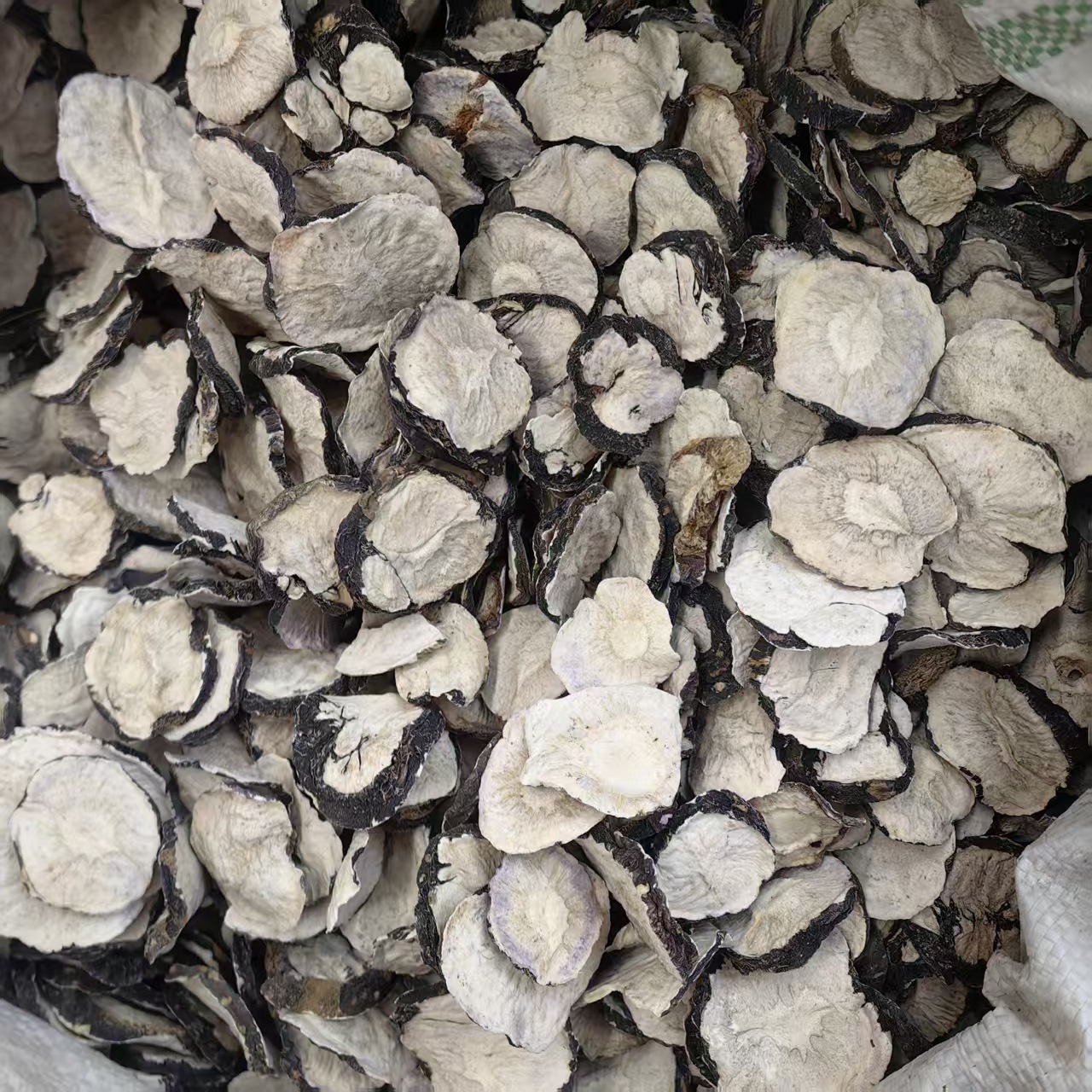 Maca Root Dried Slices Mai Jia 玛卡 Lepidium meyenii Hand Cut Sun Dried Herbal Slices 500g in use