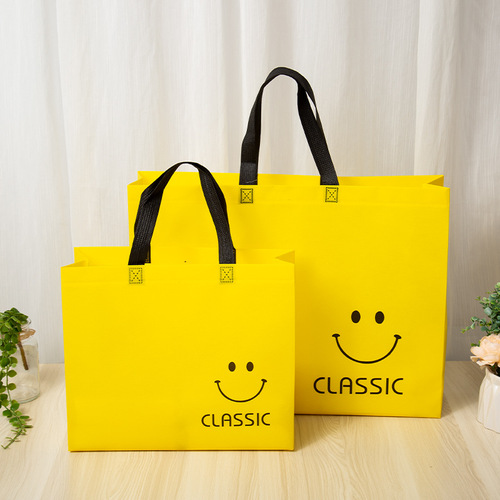 Manufacturer wholesale non-woven fabric color printed and laminated cartoon clothing handbags shipped on the same day and can be printed with LOGO