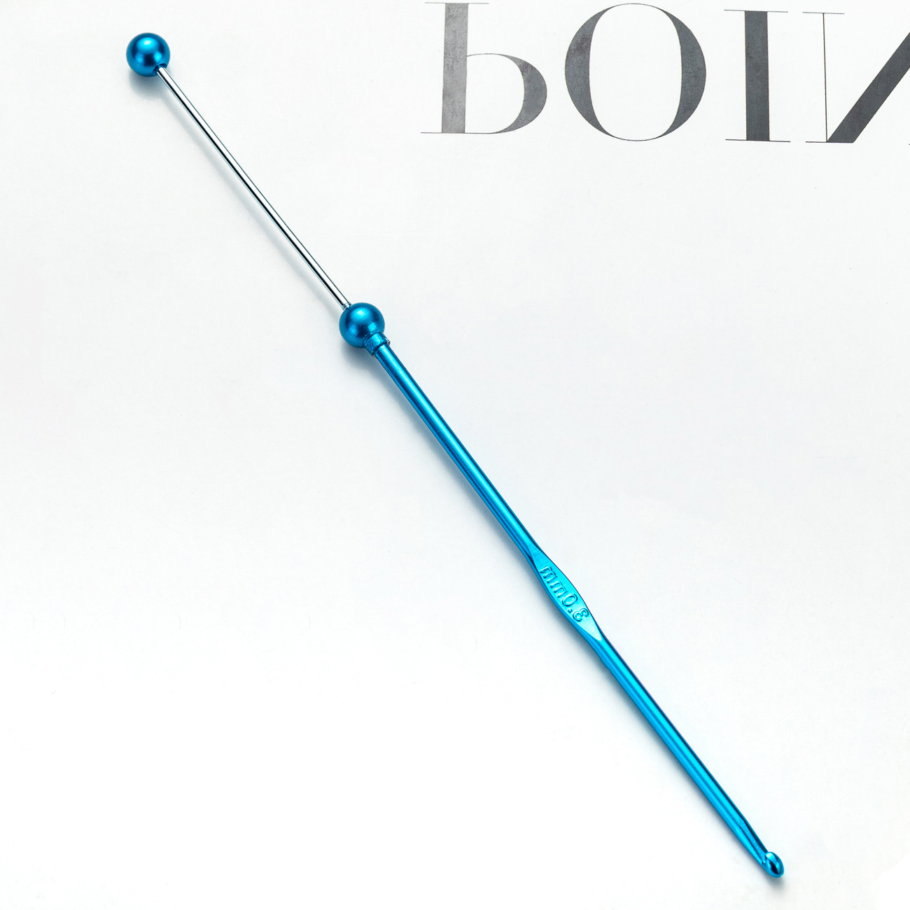 Inventario de un solo cabezal de tejido de ganchillo de metal de color de alquiler suéter aguja de lana DIY herramienta de tejido a mano ganchillo